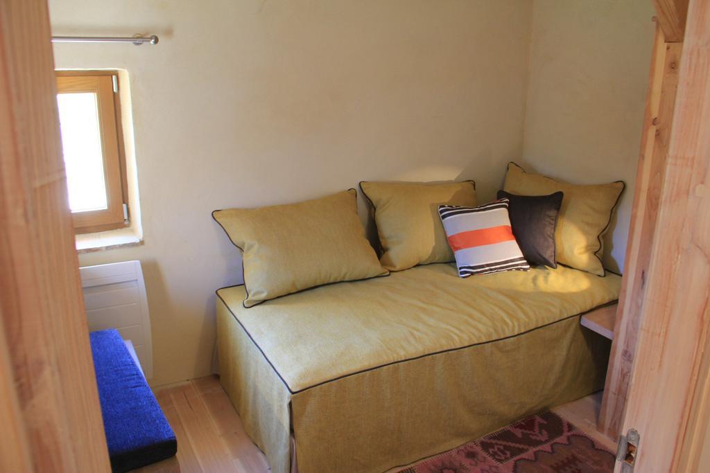 Hollyoaks Estate Hotel Saint-Pons-la-Calm Ruang foto