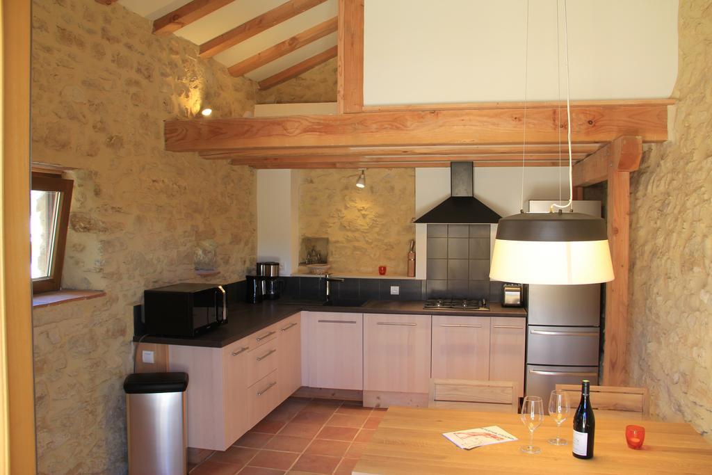 Hollyoaks Estate Hotel Saint-Pons-la-Calm Ruang foto