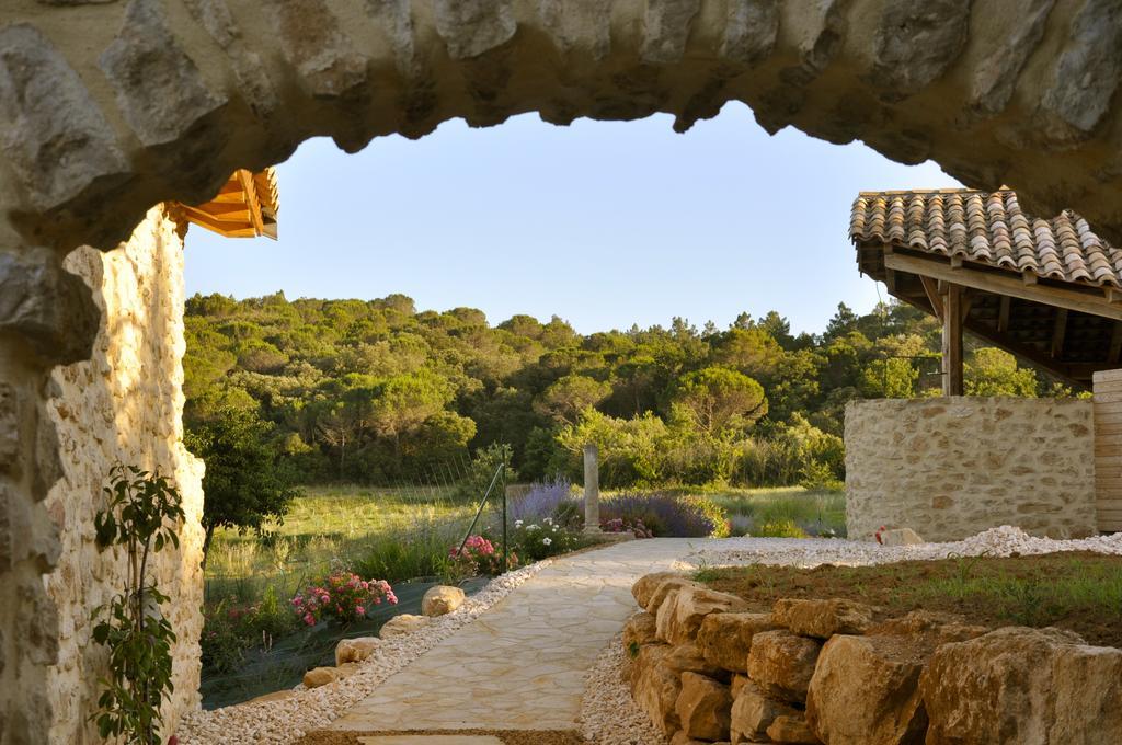 Hollyoaks Estate Hotel Saint-Pons-la-Calm Bagian luar foto