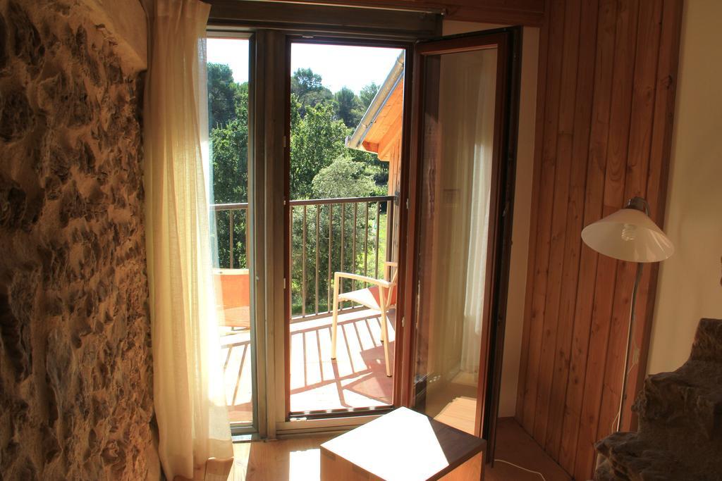 Hollyoaks Estate Hotel Saint-Pons-la-Calm Ruang foto